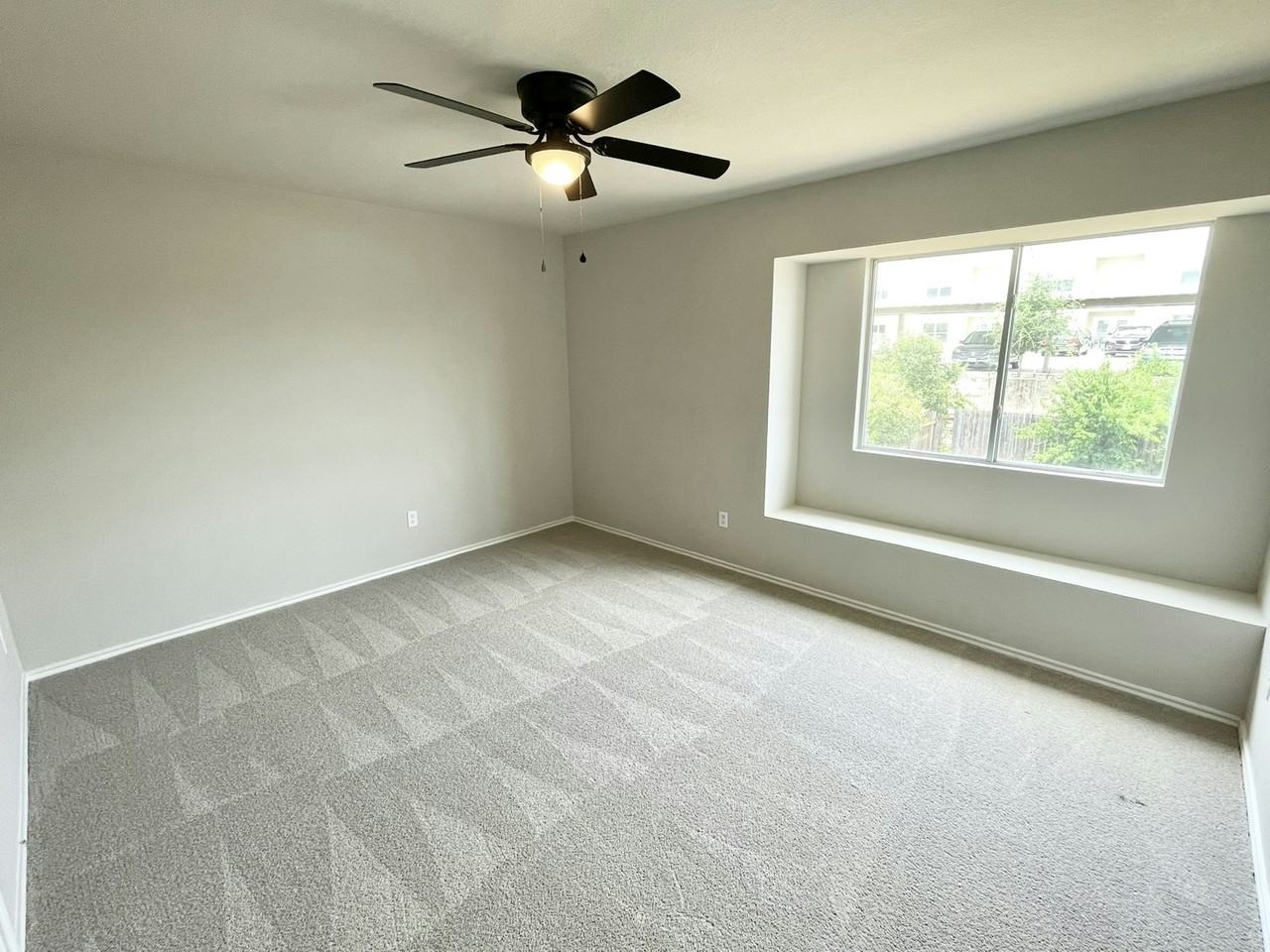 918 Satellite View, Unit Room D - Photo 3 of 9