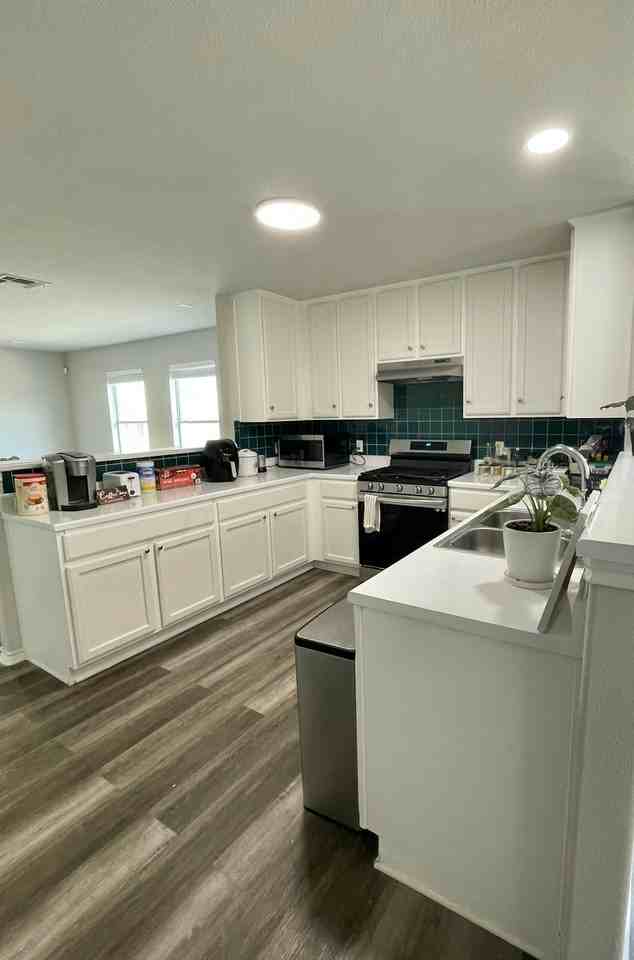 918 Satellite View, Unit Room D - Photo 5 of 9