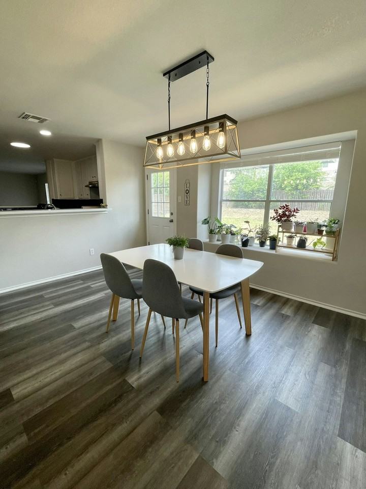 918 Satellite View, Unit Room D - Photo 6 of 9