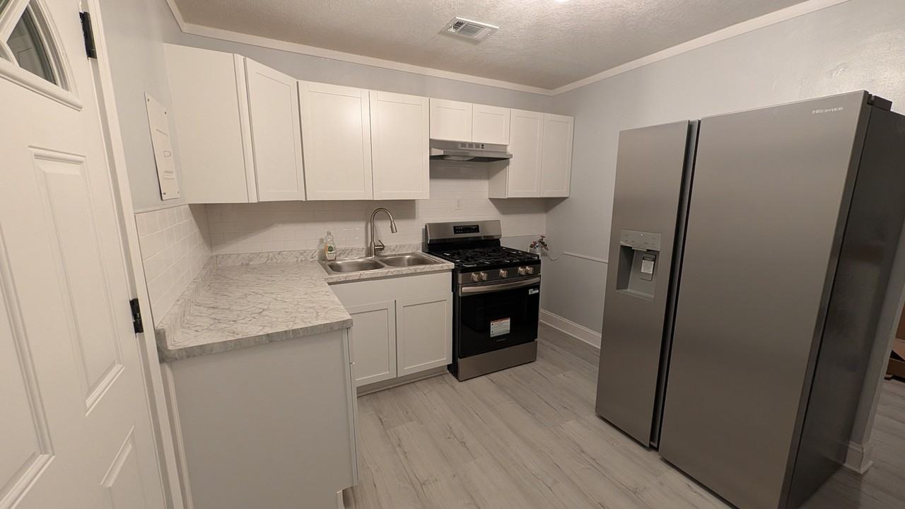 208 Spencer Place, Unit A - Photo 4 of 8