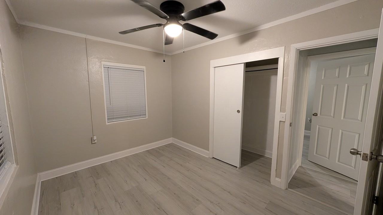 208 Spencer Place, Unit A - Photo 5 of 8