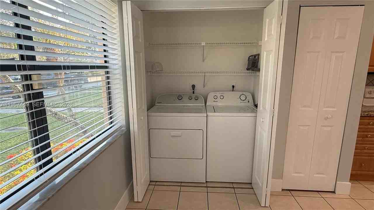 223 Lakeside Cir #223 - Photo 6 of 20