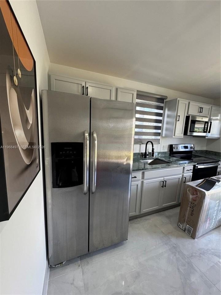 1710 Sw 99th Ter #02 - Photo 6 of 13