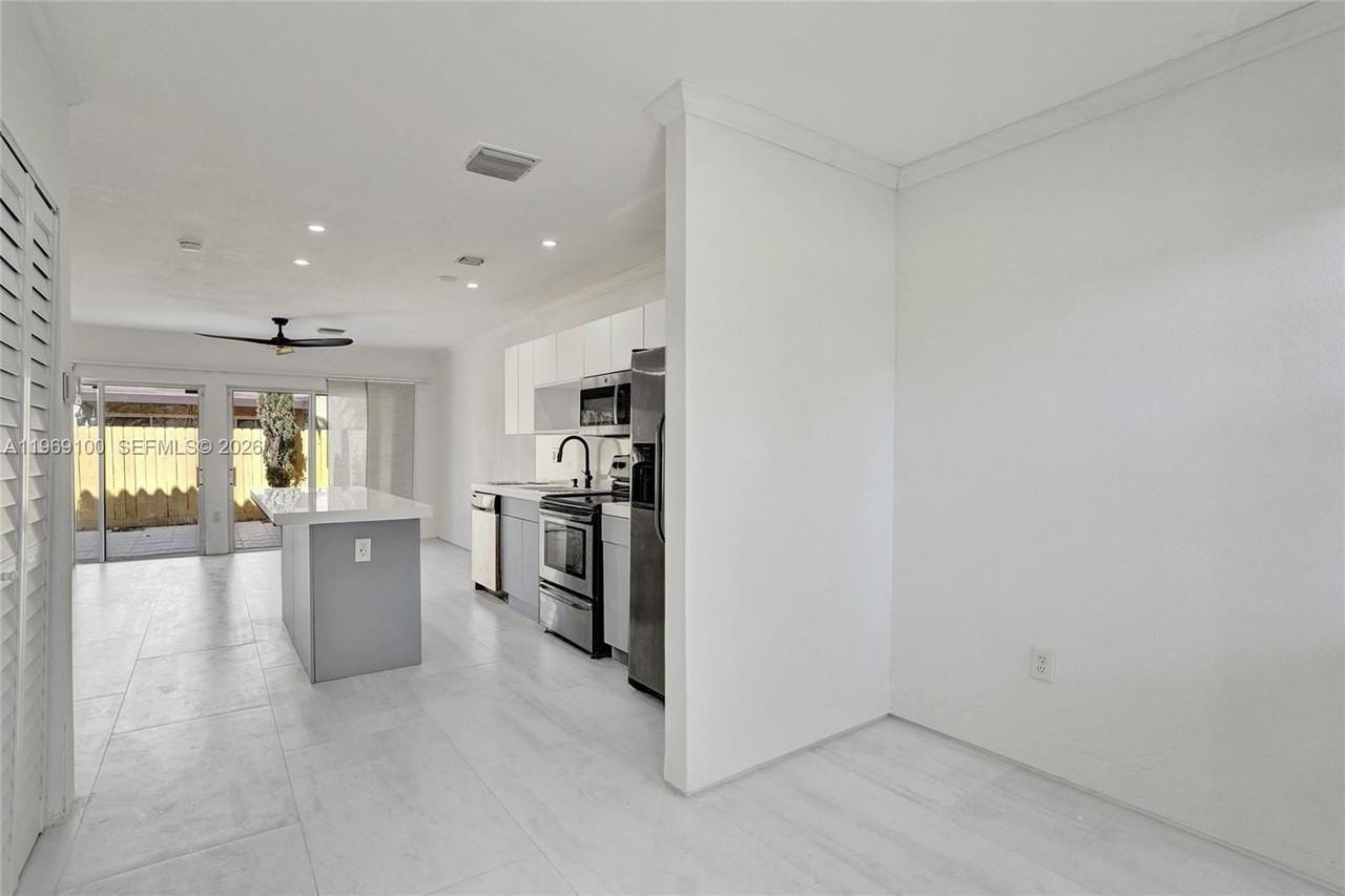 7783 Sw 94th Ln #7783 - Photo 3 of 30