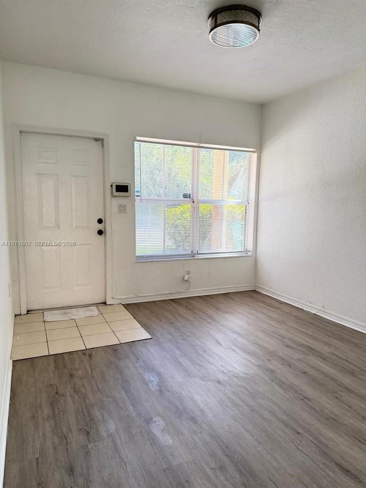 972 Sw 6th Ave - Photo 3 of 43