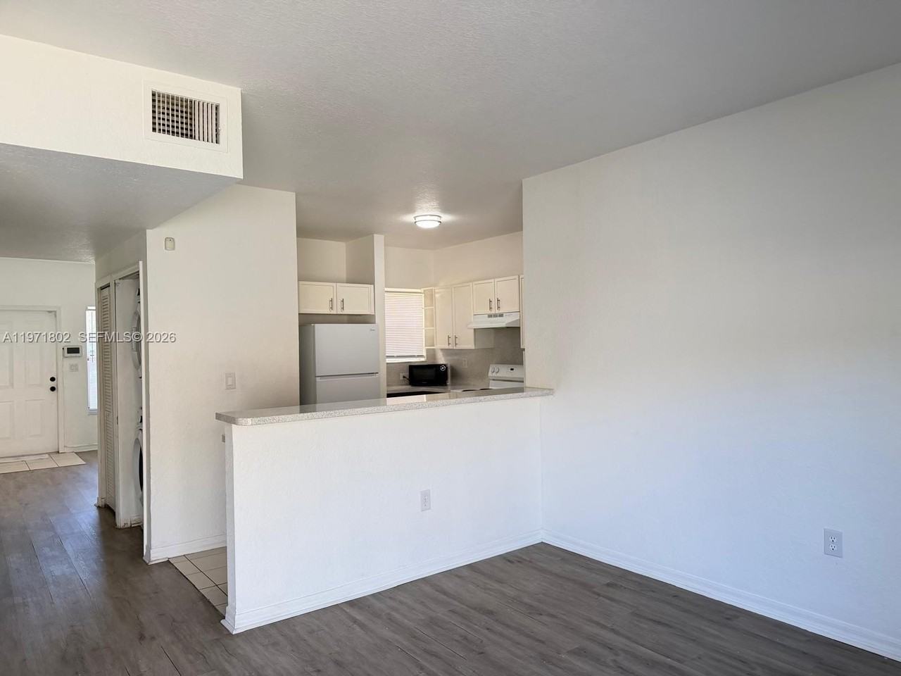 972 Sw 6th Ave - Photo 5 of 43