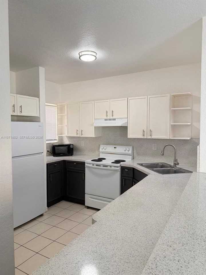 972 Sw 6th Ave - Photo 6 of 43