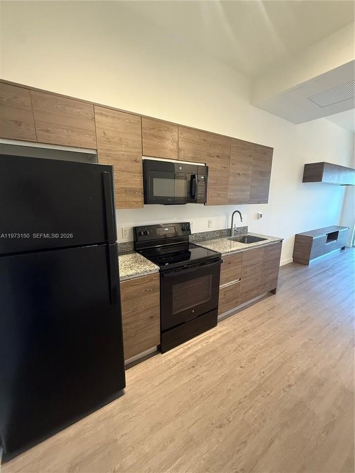 61 Nw 37th Ave #0414 - Photo 2 of 18