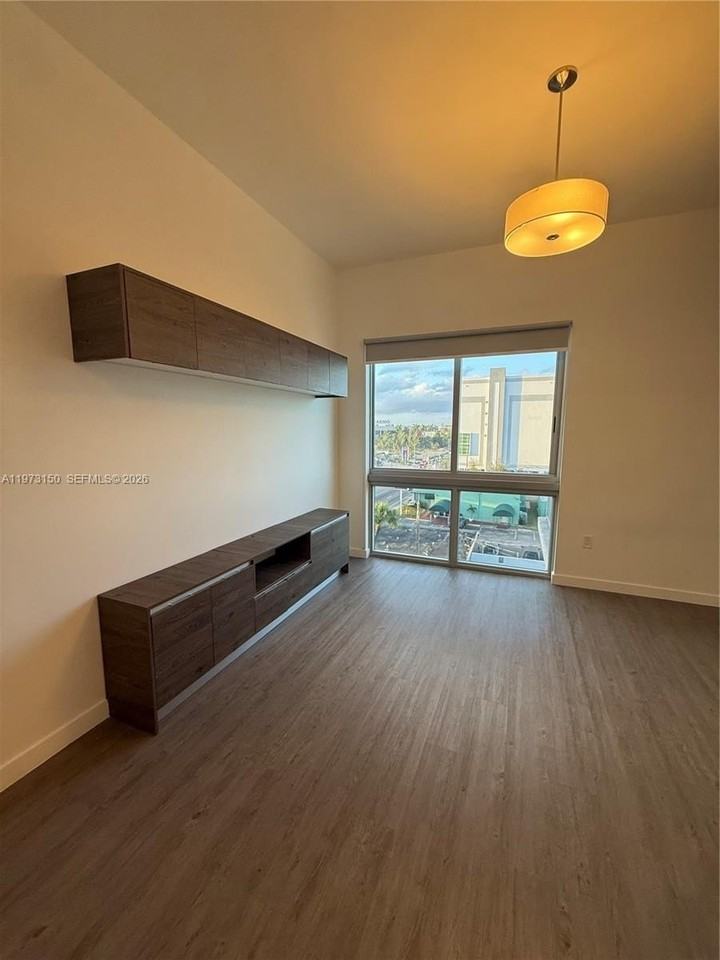 61 Nw 37th Ave #0414 - Photo 5 of 18