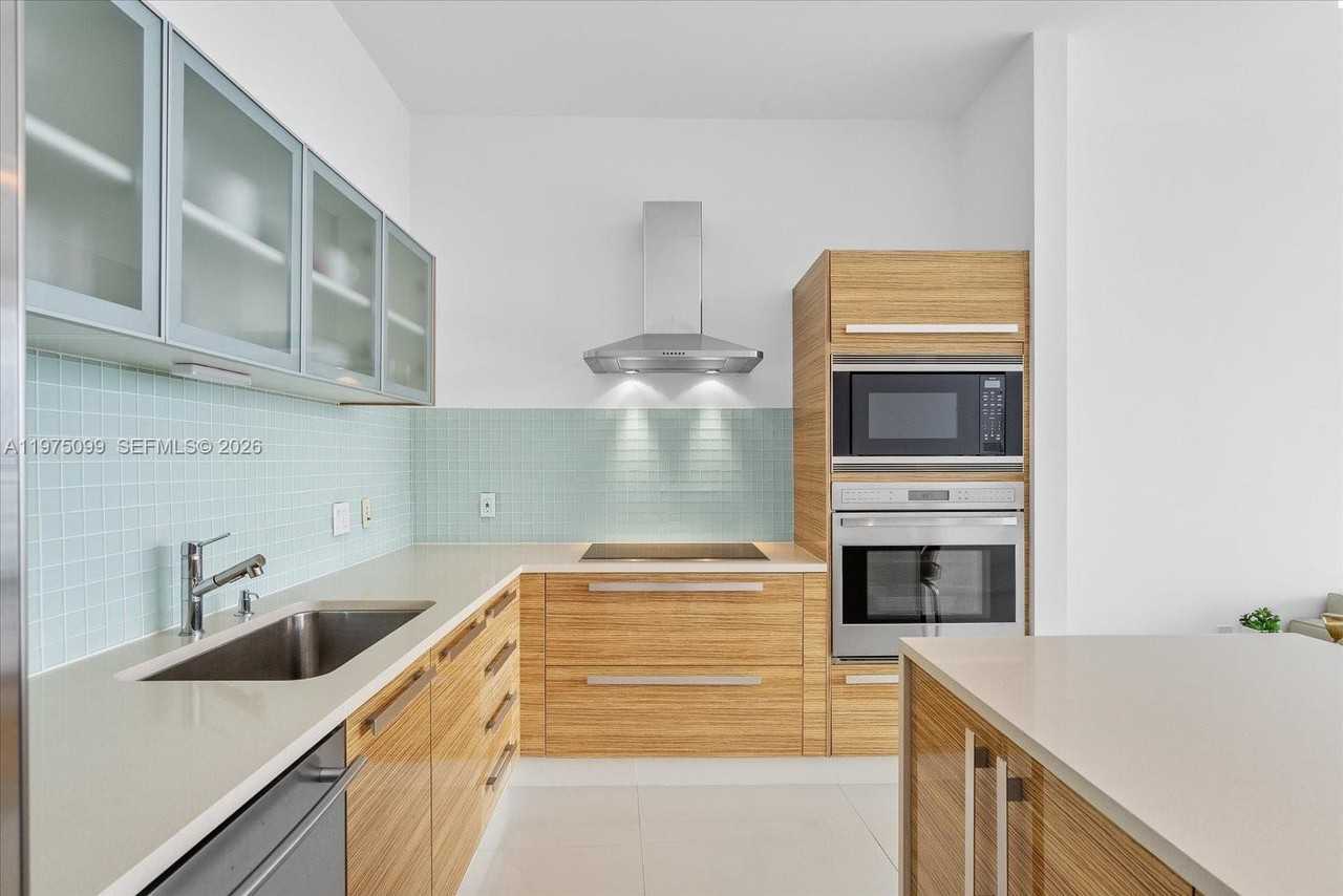 2020 N Bayshore Dr #605 - Photo 3 of 24