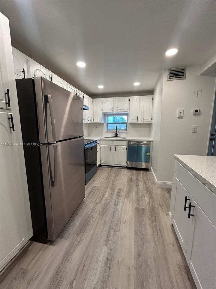8962 S Hollybrook Blvd #202 - Photo 4 of 25