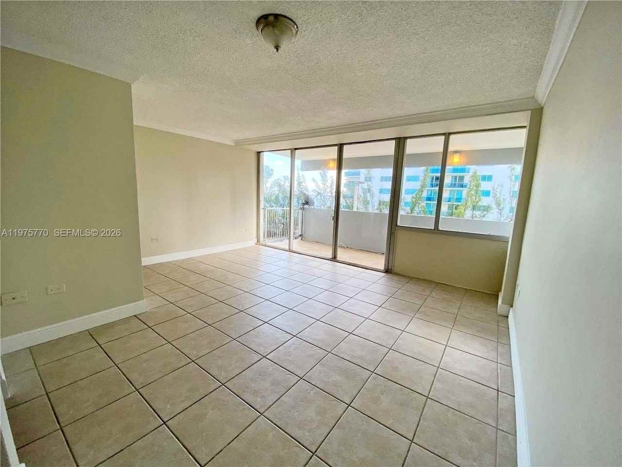 7545 E Treasure Dr #3I - Photo 4 of 13