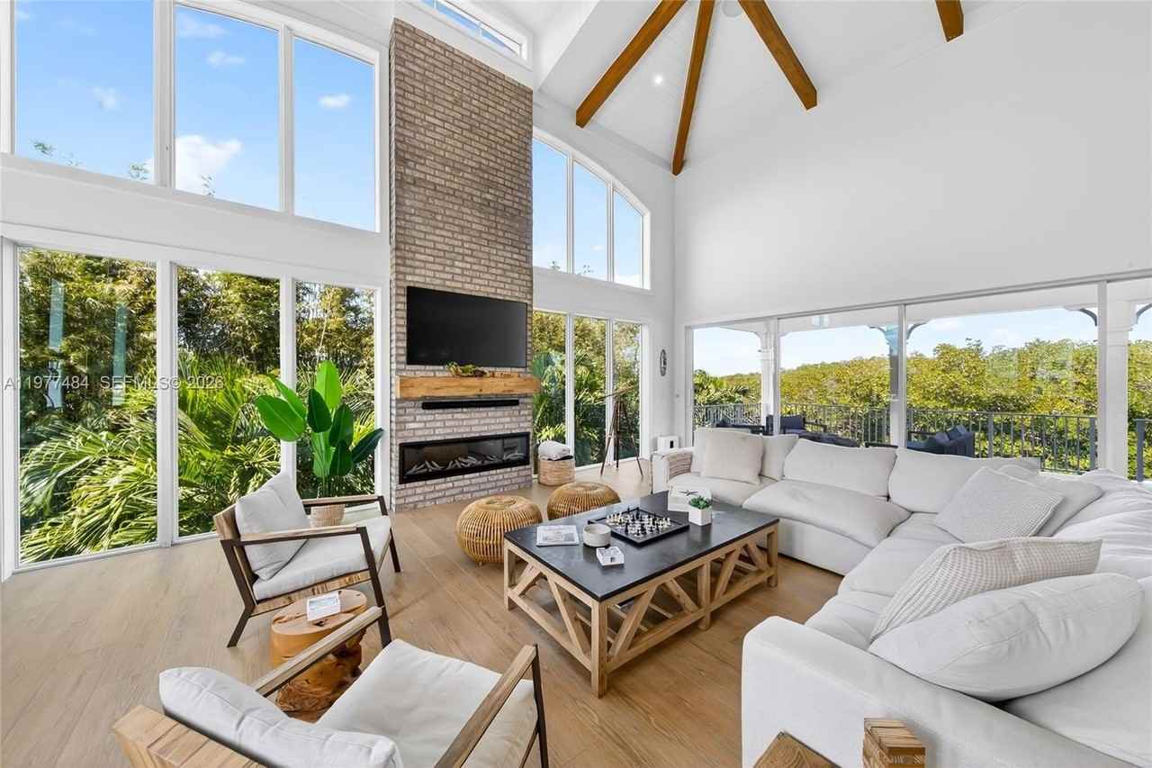 146 Mockingbird Rd - Photo 3 of 50