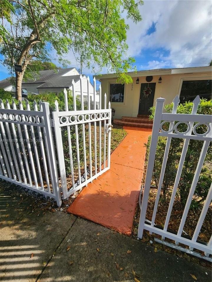 1030 Nw 48th St #0 - Photo 3 of 29