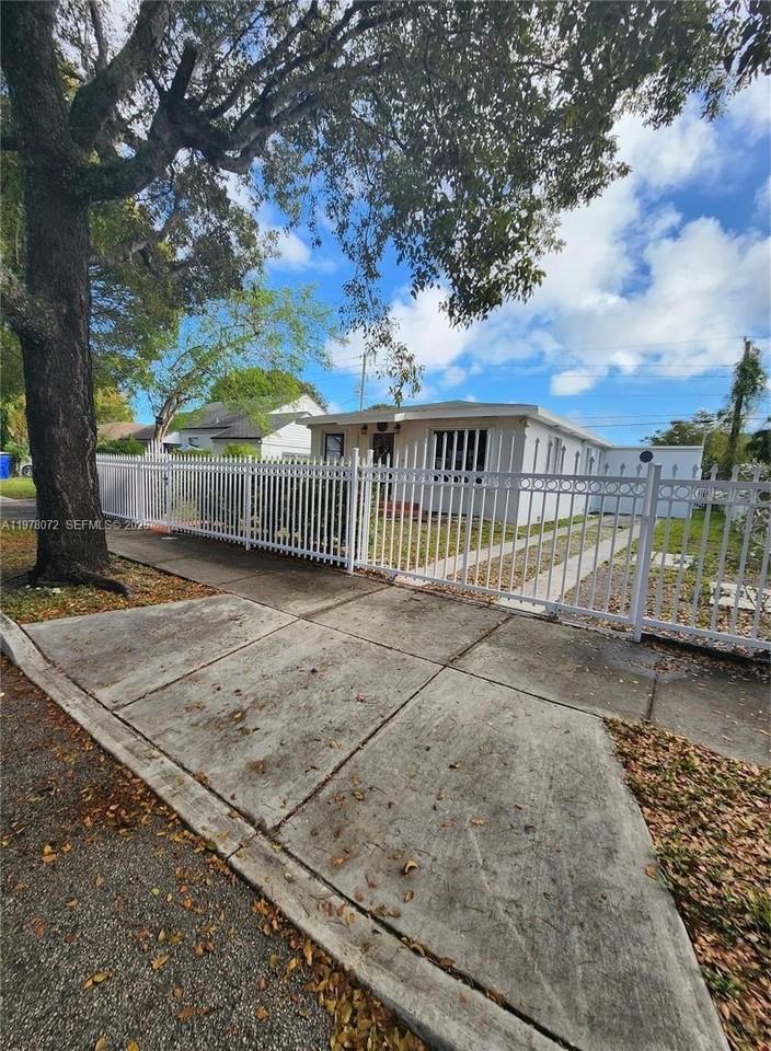 1030 Nw 48th St #0 - Photo 4 of 29