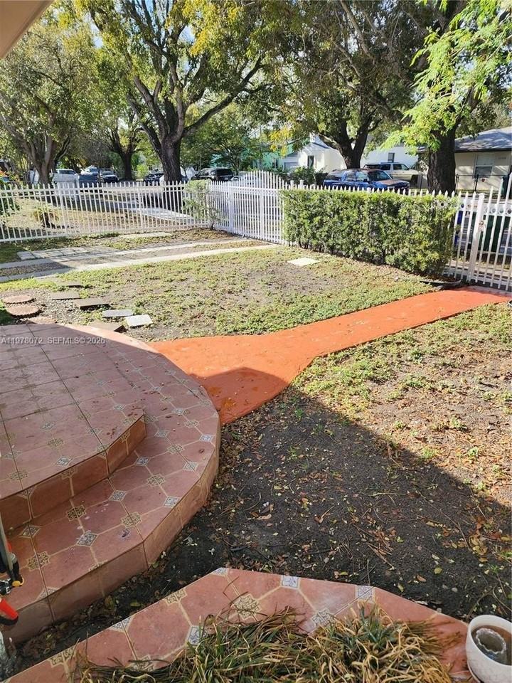 1030 Nw 48th St #0 - Photo 6 of 29