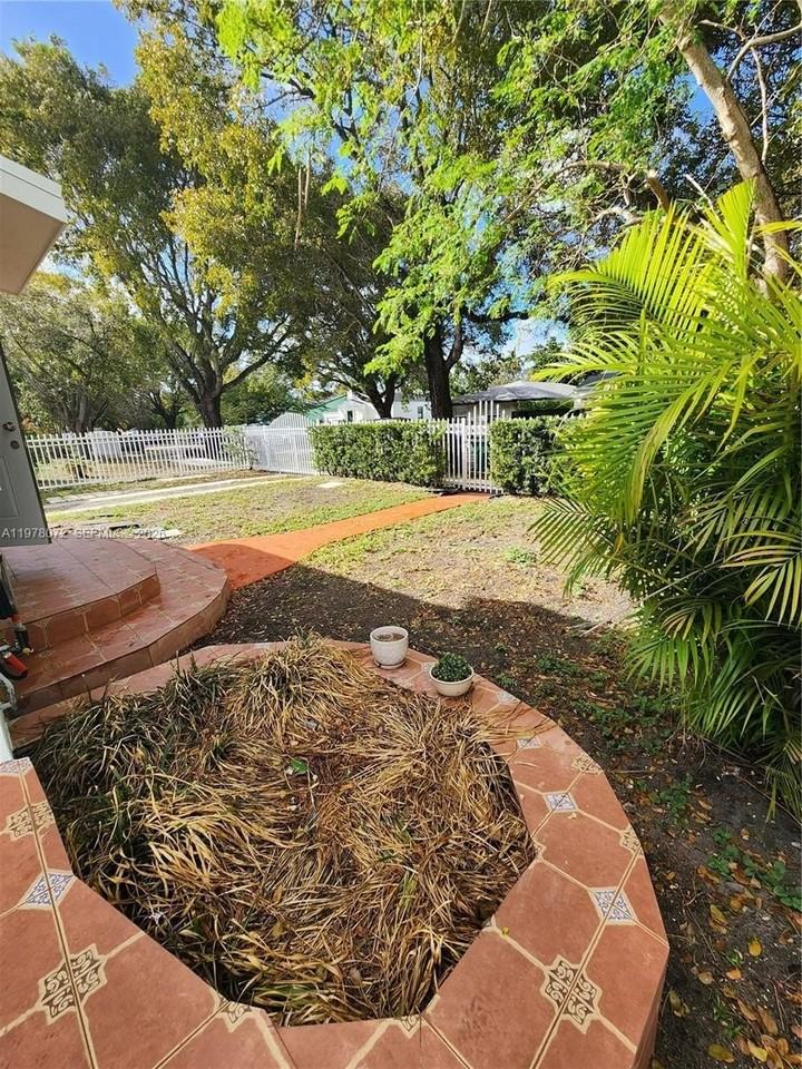 1030 Nw 48th St #0 - Photo 7 of 29