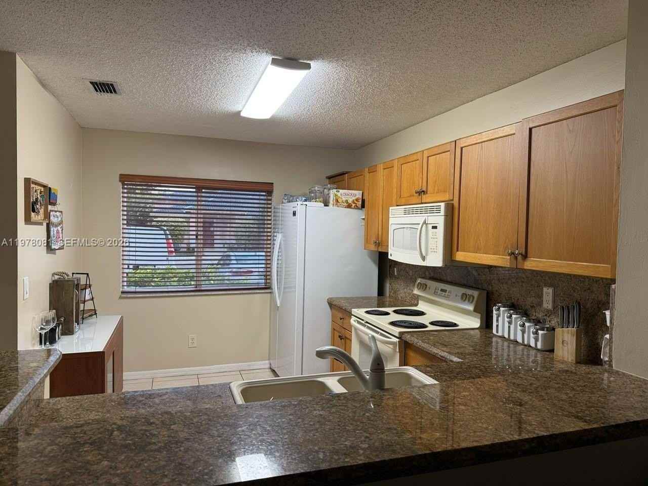 20875 Nw 4th St - Photo 2 of 9