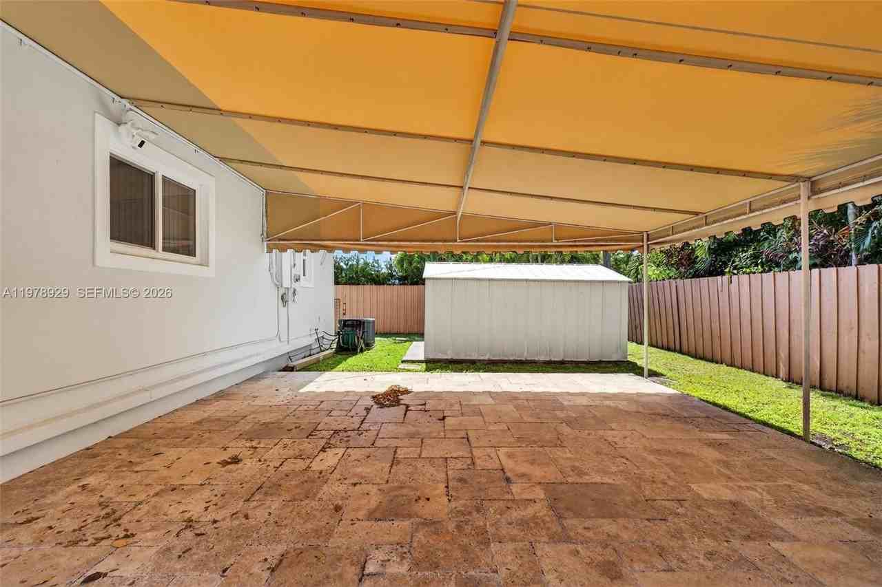 1470 N Treasure Dr - Photo 3 of 40