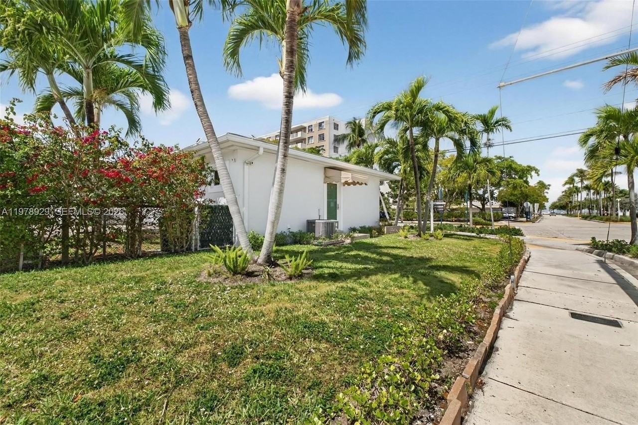 1470 N Treasure Dr - Photo 5 of 40