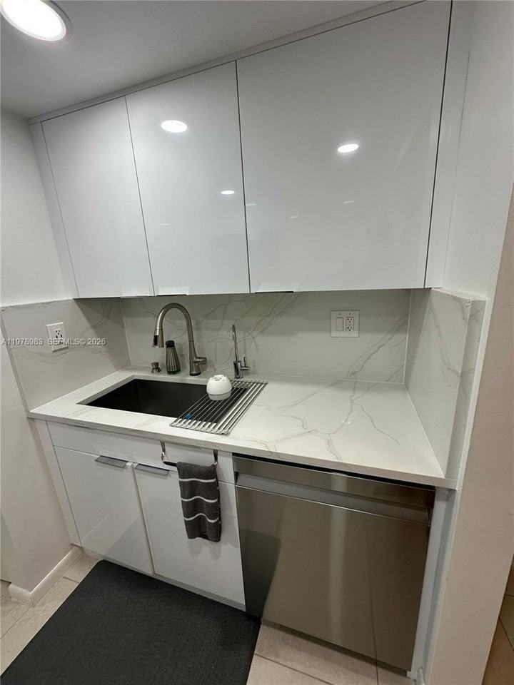 7401 Nw 16th St #407 - Photo 7 of 29