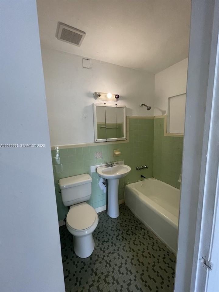 1780 Ne 146th St #A - Photo 4 of 8