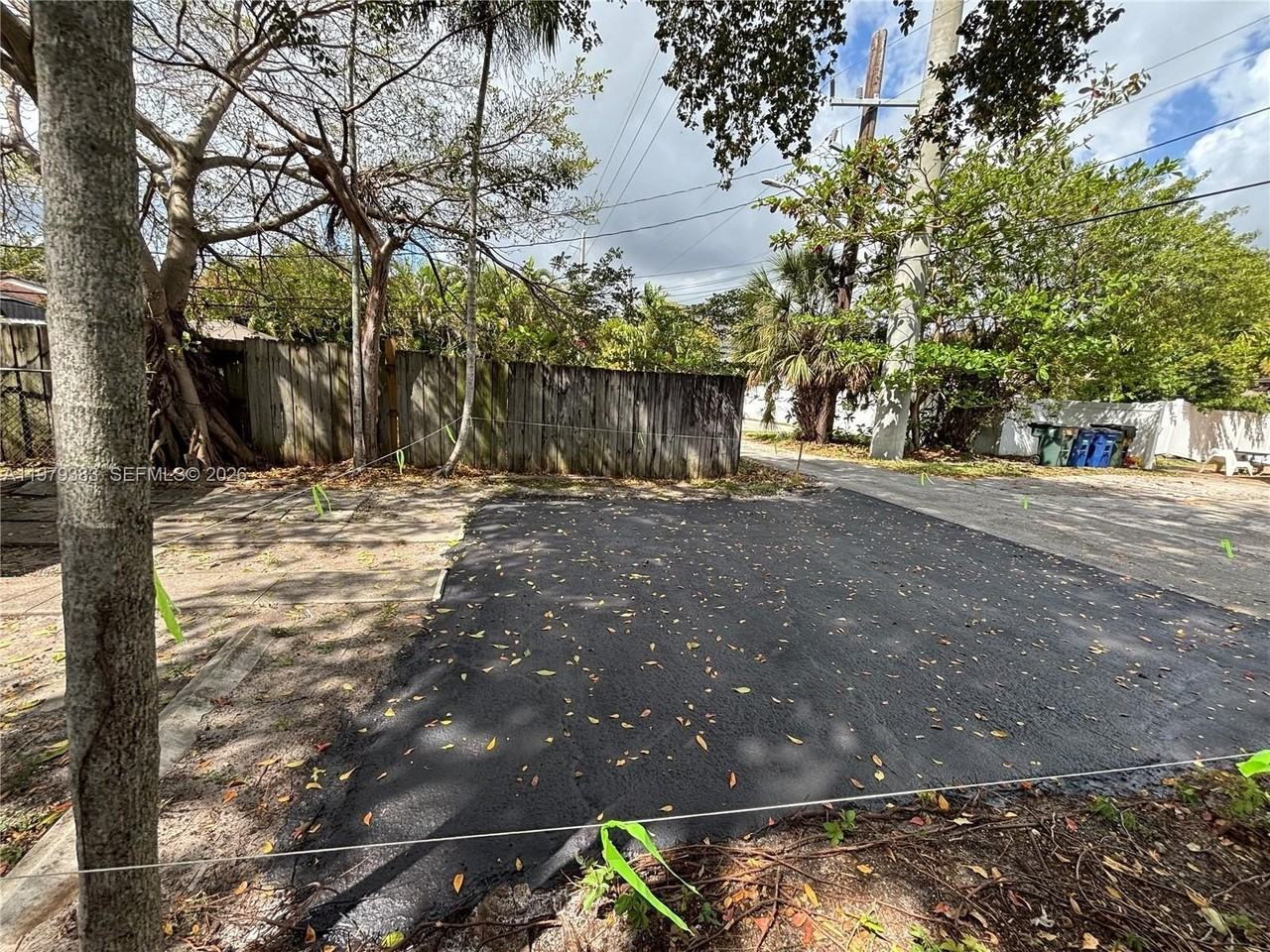 825 Ne 7th St #REAR - Photo 2 of 16