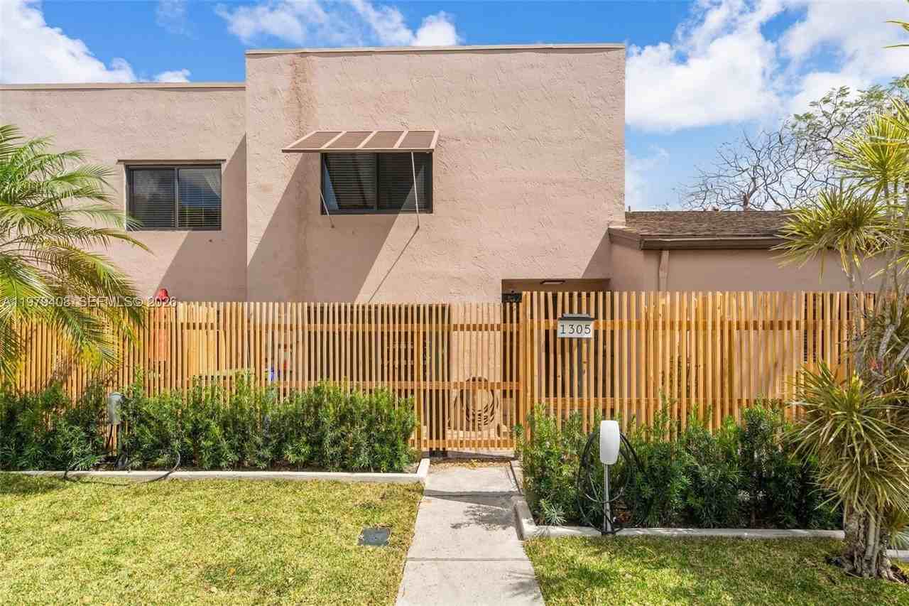 1305 Nw 122nd Ter - Photo 2 of 35