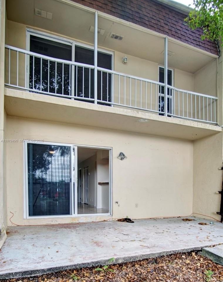 6252 Highland Ct - Photo 3 of 24