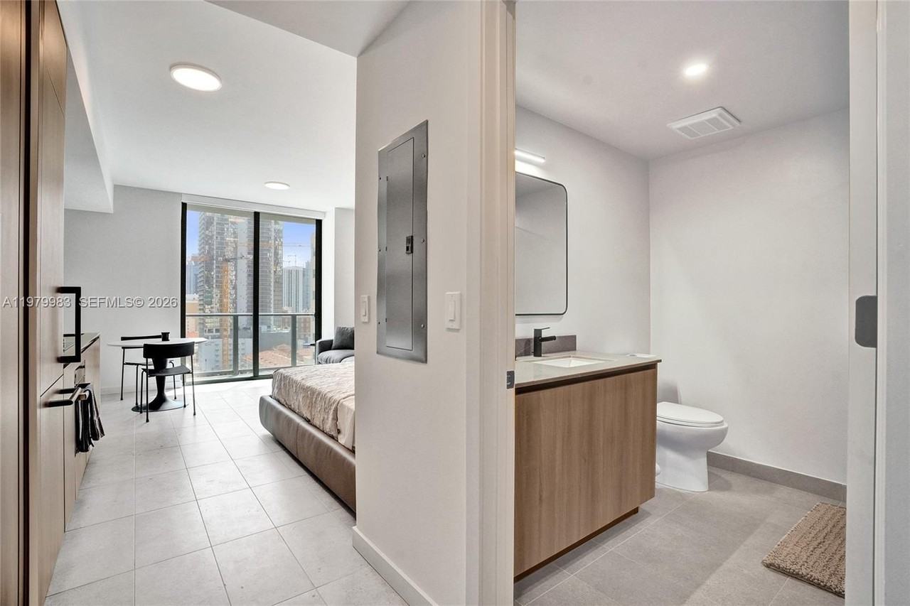 151 Ne 5th St #1404 - Photo 2 of 42