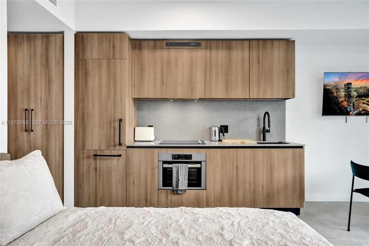 151 Ne 5th St #1404 - Photo 3 of 42