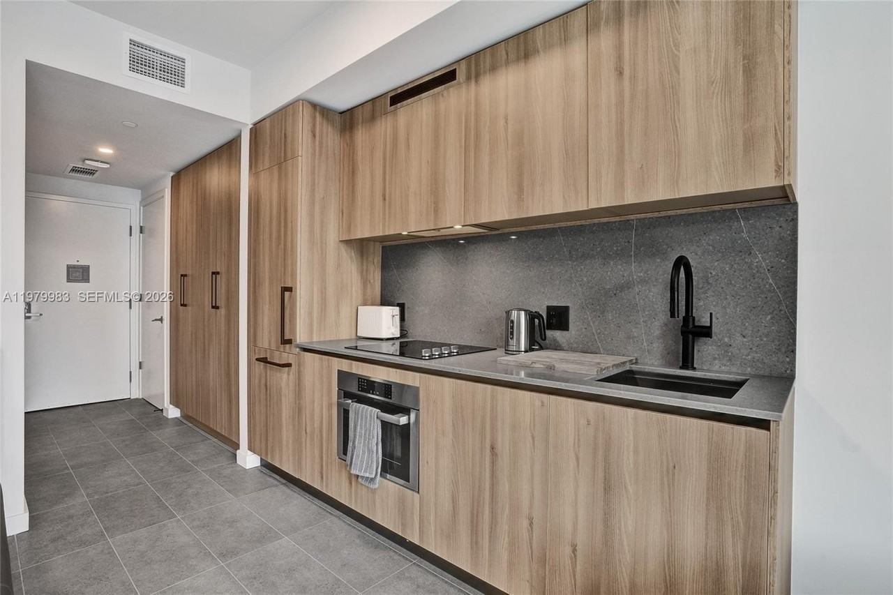 151 Ne 5th St #1404 - Photo 6 of 42