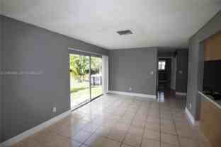 825 Sw 10th St #A - Photo 1 of 1