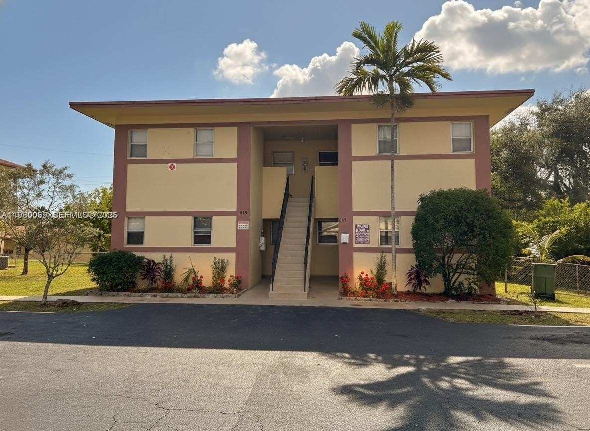 825 Sw 10th St #A - Photo 3 of 11