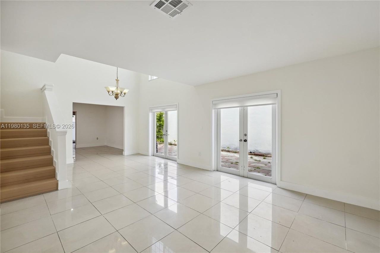 15131 Sw 58th St - Photo 3 of 19