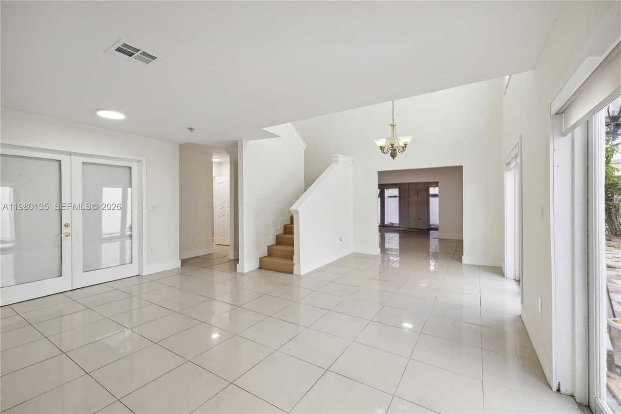 15131 Sw 58th St - Photo 4 of 19