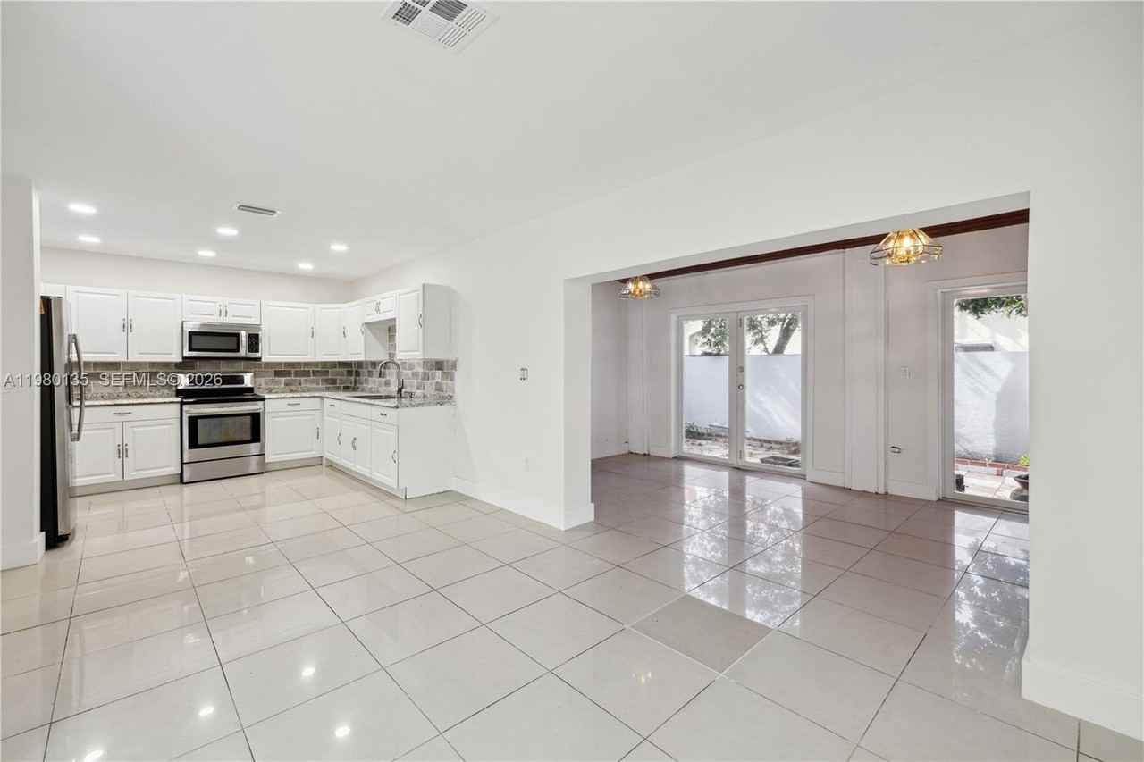 15131 Sw 58th St - Photo 7 of 19