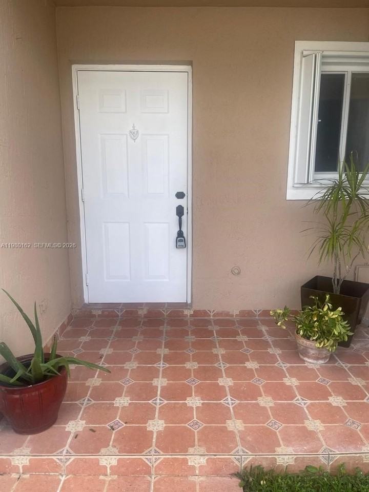 13926 Sw 175th Ter #13926 - Photo 2 of 32