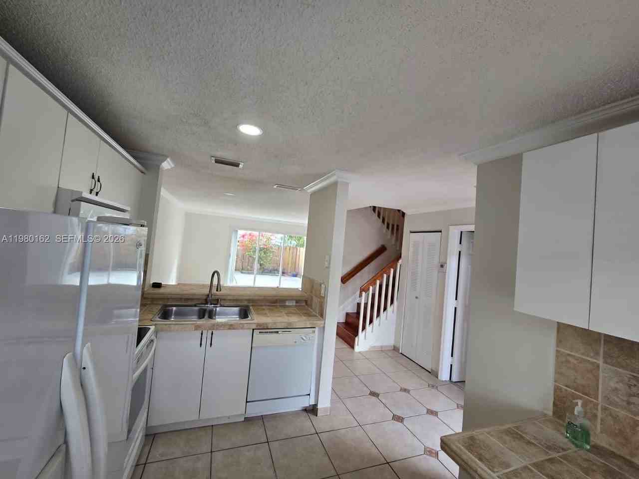 13926 Sw 175th Ter #13926 - Photo 6 of 32