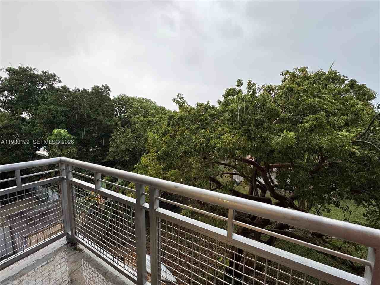 529 Ne 62nd St #304 - Photo 4 of 8