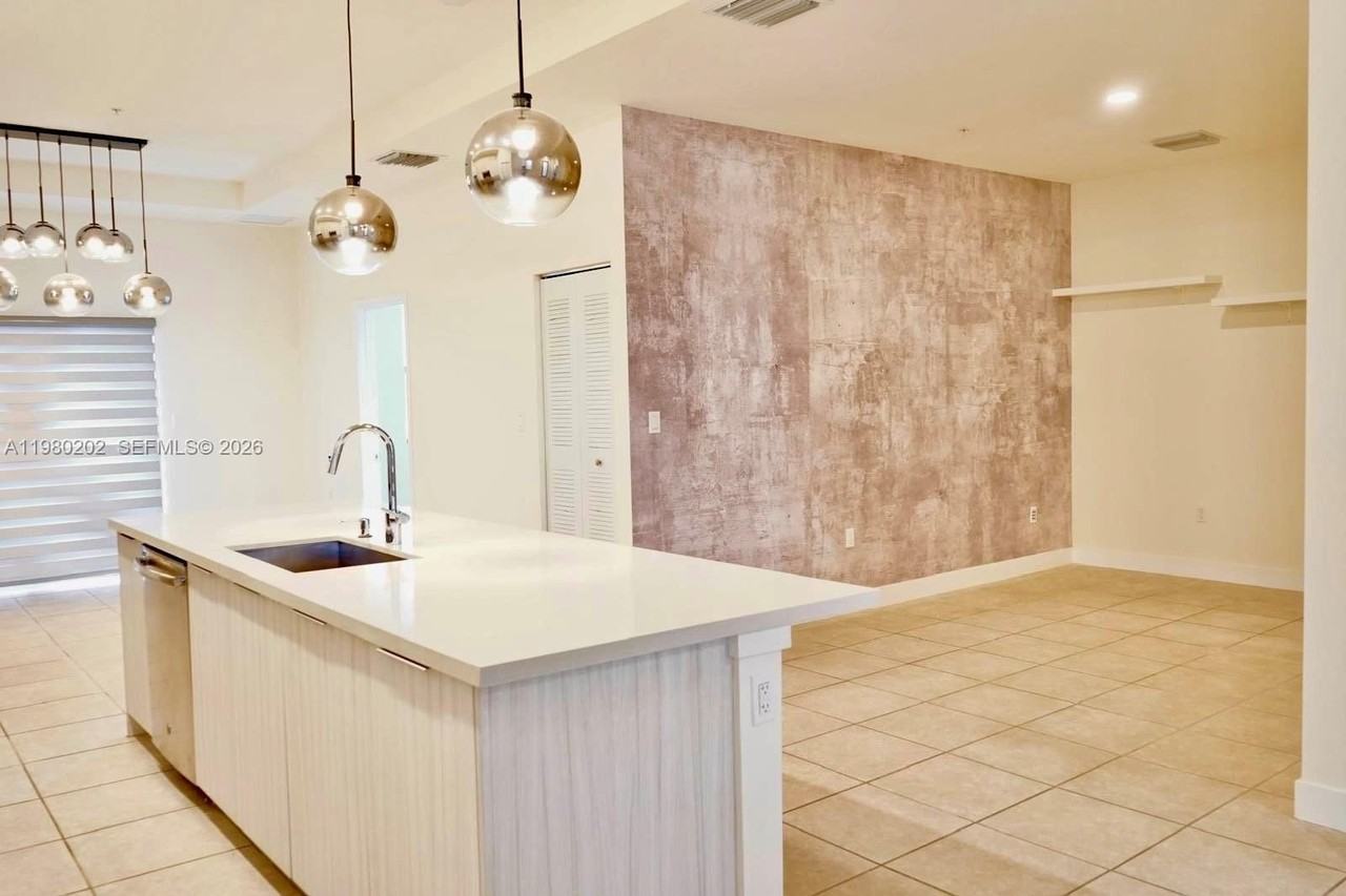 7925 Nw 104th Ave #32 - Photo 6 of 25