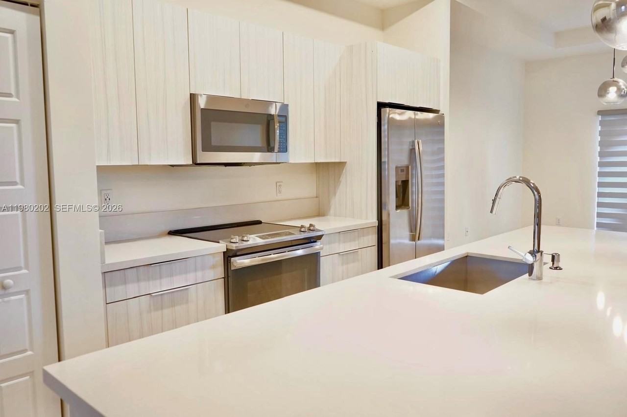 7925 Nw 104th Ave #32 - Photo 7 of 25