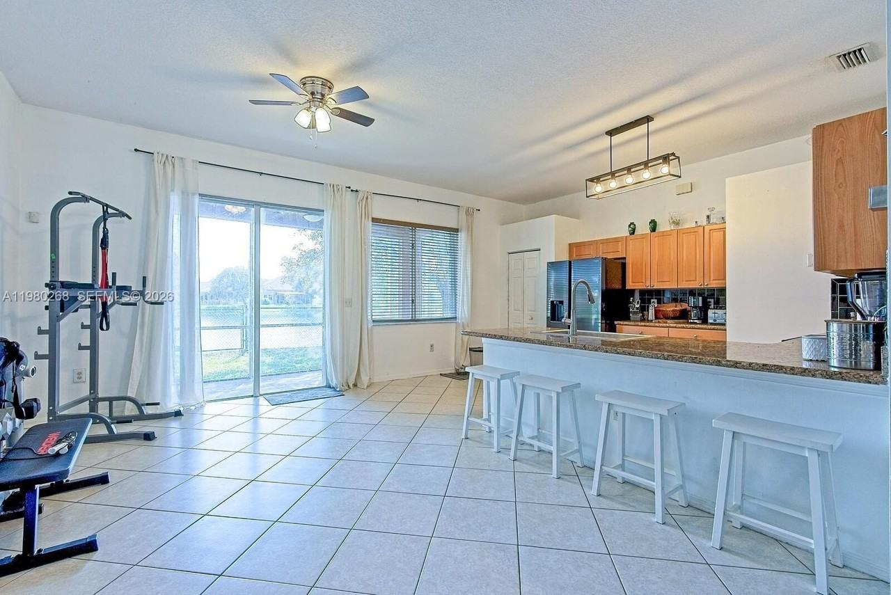 1921 Se 16th Ave - Photo 7 of 25