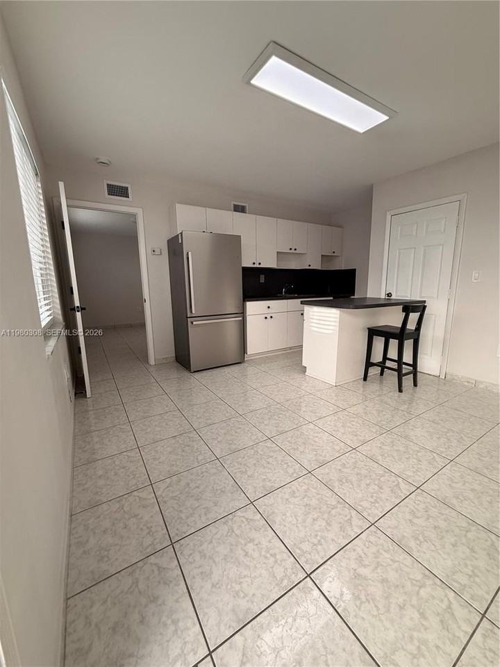 3666 Sw 24th Ter #R - Photo 3 of 10