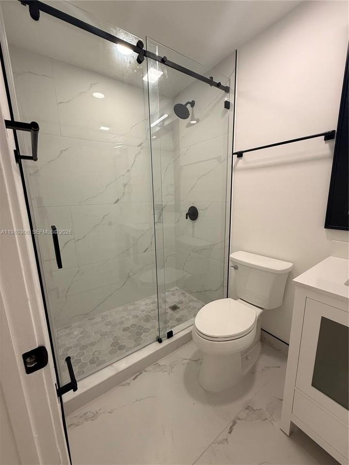 3666 Sw 24th Ter #R - Photo 6 of 10