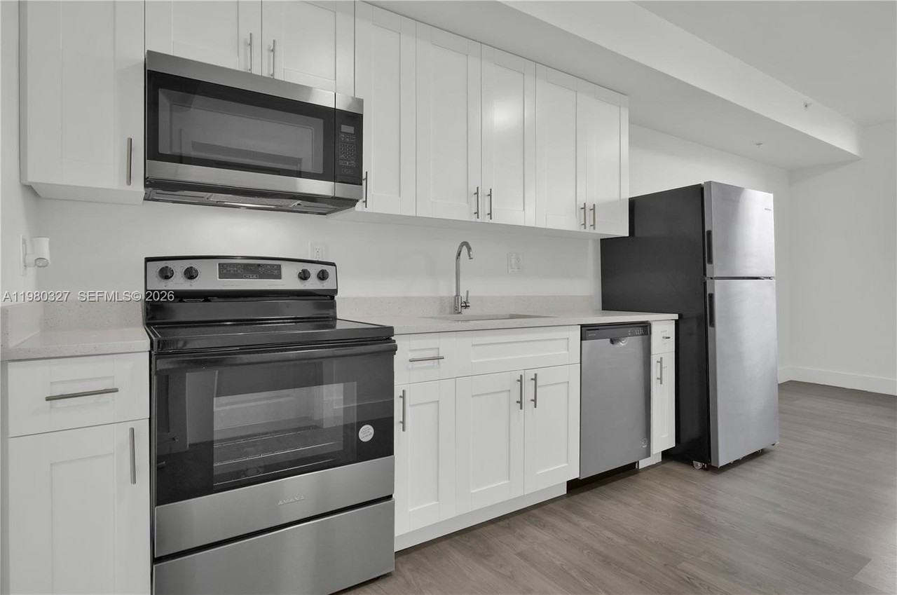 1620 Nw 18th St #104 - Photo 2 of 18