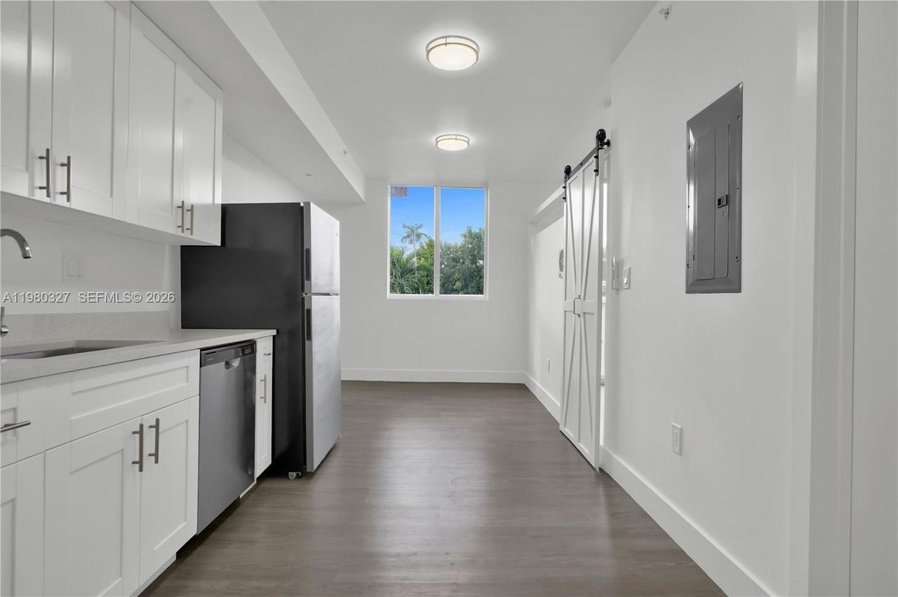 1620 Nw 18th St #104 - Photo 3 of 18