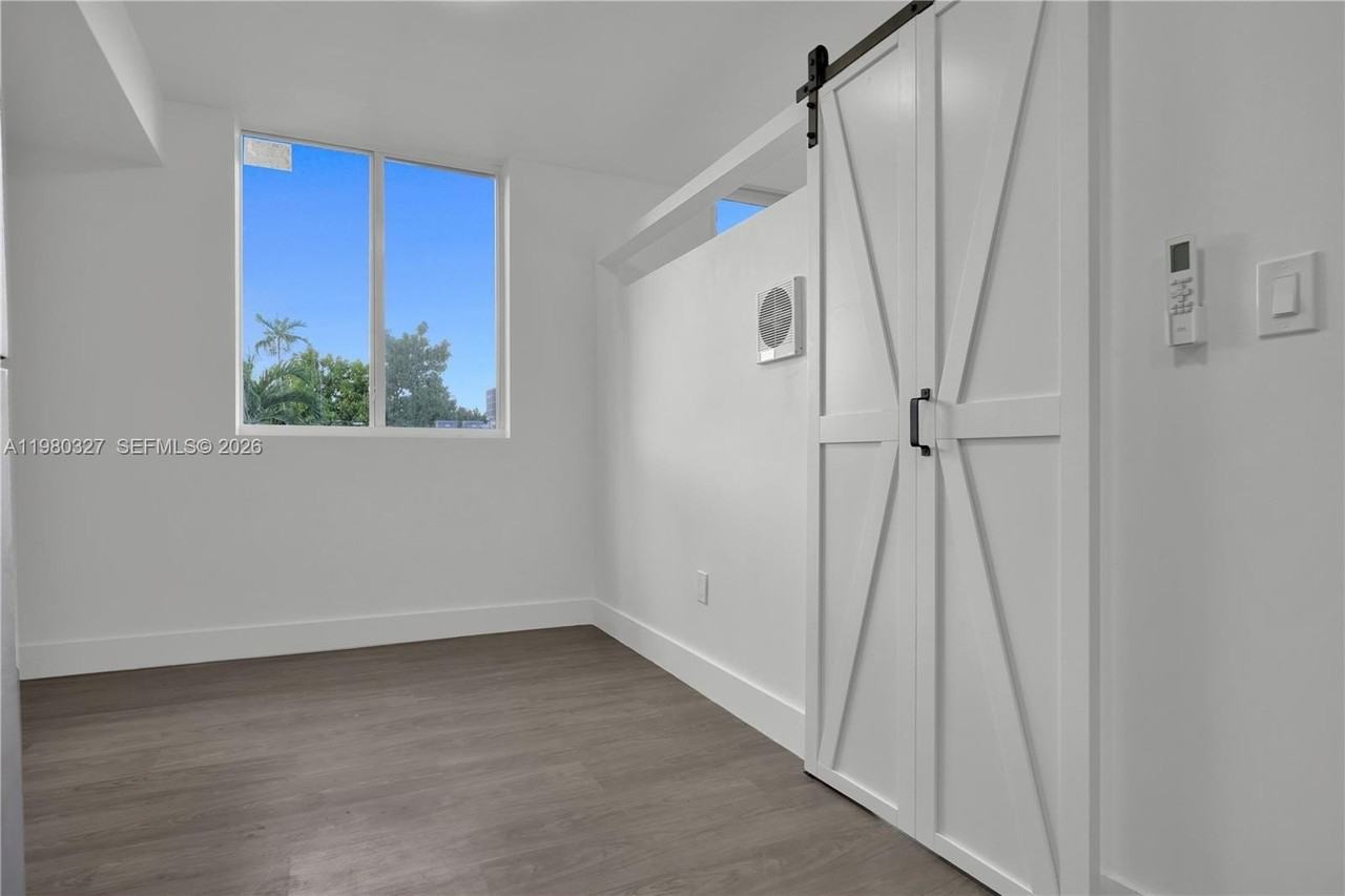 1620 Nw 18th St #104 - Photo 4 of 18