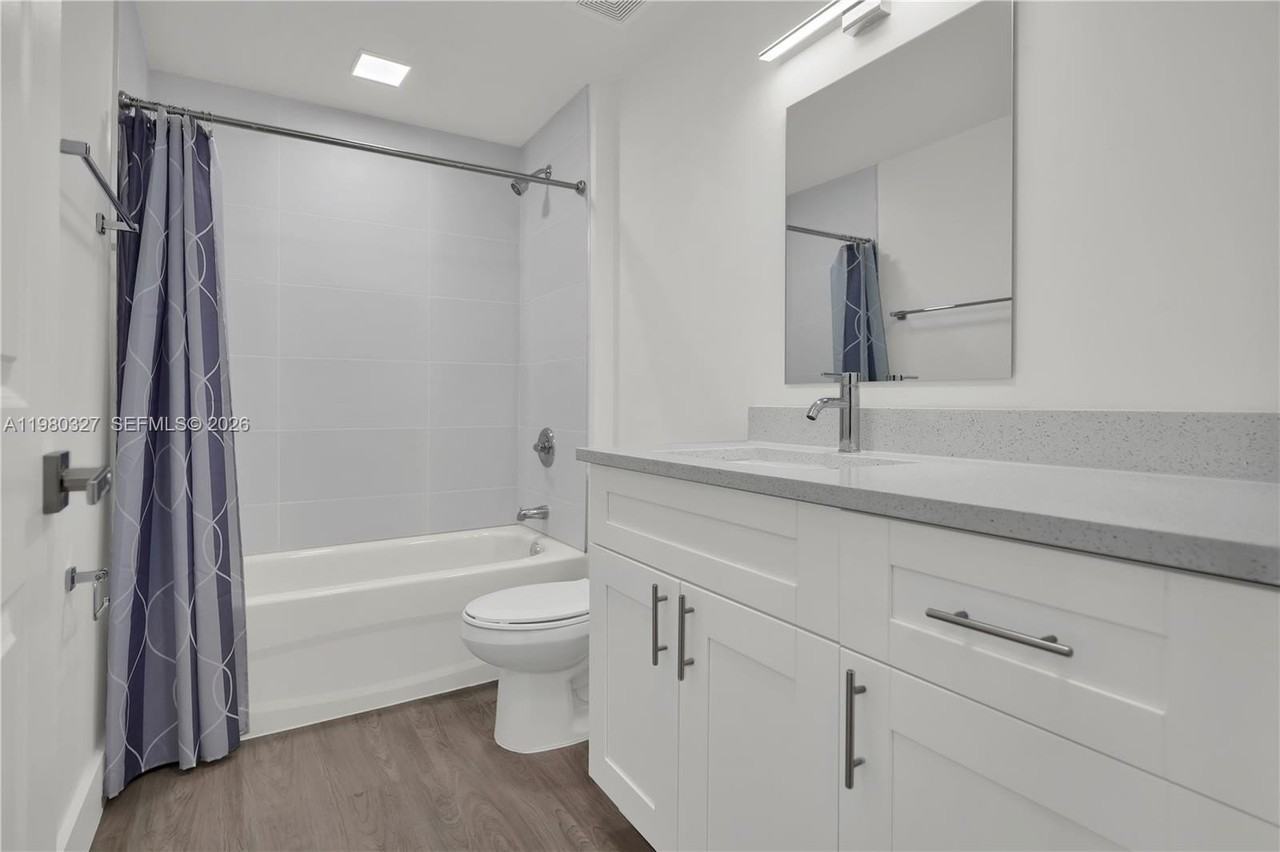 1620 Nw 18th St #104 - Photo 7 of 18