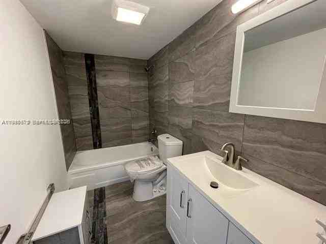 1400 Ne 54th St #205 - Photo 6 of 27